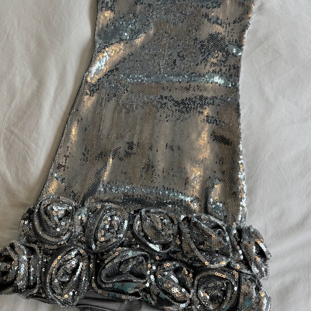 Gorgoues meshki silver sequin bodycon dress with embroidered rose details - Picture 3 of 4